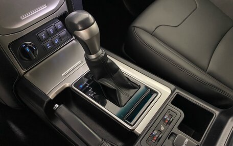 Toyota Land Cruiser Prado 150 рестайлинг 2, 2021 год, 5 975 000 рублей, 22 фотография