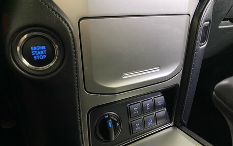 Toyota Land Cruiser Prado 150 рестайлинг 2, 2021 год, 5 975 000 рублей, 21 фотография