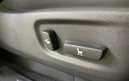 Toyota Land Cruiser Prado 150 рестайлинг 2, 2021 год, 5 975 000 рублей, 27 фотография