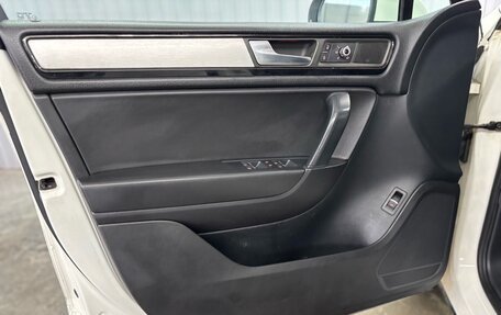 Volkswagen Touareg III, 2011 год, 1 747 000 рублей, 24 фотография