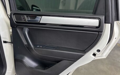Volkswagen Touareg III, 2011 год, 1 747 000 рублей, 26 фотография