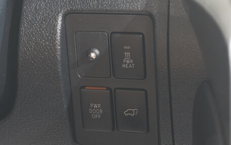 Toyota Land Cruiser 200, 2014 год, 4 449 000 рублей, 27 фотография