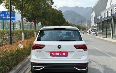 Volkswagen Tiguan II, 2022 год, 2 500 000 рублей, 5 фотография