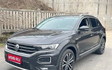 Volkswagen T-Roc I, 2021 год, 1 690 000 рублей, 1 фотография