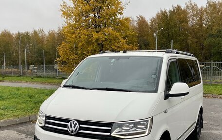 Volkswagen Caravelle T6 рестайлинг, 2019 год, 3 800 000 рублей, 1 фотография