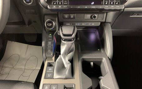 Toyota Land Cruiser Prado, 2024 год, 11 090 000 рублей, 23 фотография