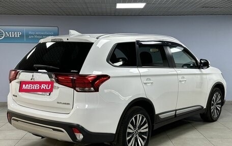 Mitsubishi Outlander III рестайлинг 3, 2020 год, 2 161 500 рублей, 5 фотография