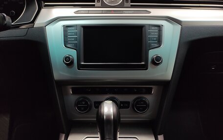 Volkswagen Passat B8 рестайлинг, 2015 год, 1 480 000 рублей, 11 фотография