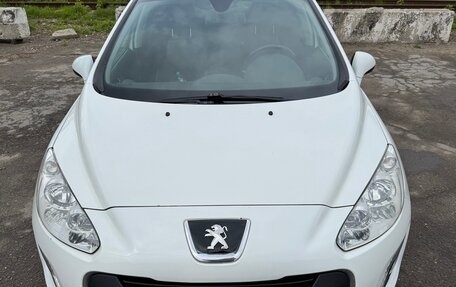 Peugeot 308 II, 2011 год, 615 000 рублей, 2 фотография