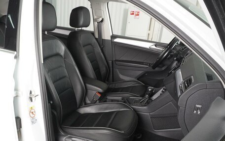 Volkswagen Tiguan II, 2018 год, 2 098 000 рублей, 8 фотография