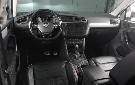 Volkswagen Tiguan II, 2018 год, 2 098 000 рублей, 6 фотография