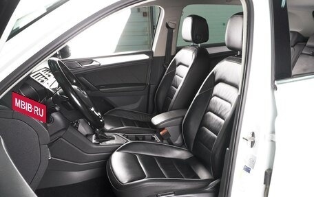 Volkswagen Tiguan II, 2018 год, 2 098 000 рублей, 10 фотография