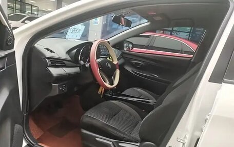 Toyota Yaris, 2021 год, 1 100 000 рублей, 7 фотография