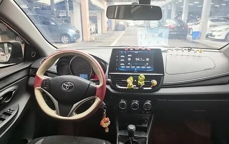 Toyota Yaris, 2021 год, 1 100 000 рублей, 8 фотография