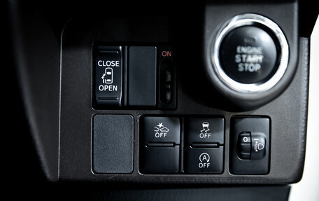 Toyota Roomy I, 2018 год, 980 000 рублей, 18 фотография