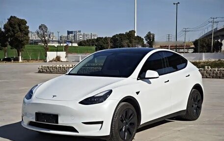 Tesla Model Y I, 2024 год, 4 550 000 рублей, 1 фотография