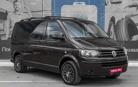 Volkswagen Multivan T5, 2015 год, 2 899 000 рублей, 1 фотография