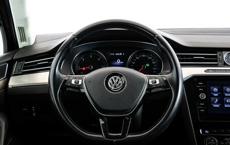 Volkswagen Passat B8 рестайлинг, 2018 год, 2 449 000 рублей, 13 фотография