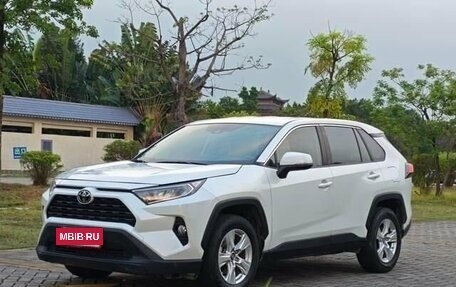 Toyota RAV4, 2020 год, 2 515 000 рублей, 2 фотография