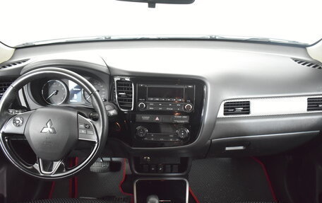 Mitsubishi Outlander III рестайлинг 3, 2017 год, 1 949 000 рублей, 7 фотография