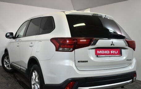 Mitsubishi Outlander III рестайлинг 3, 2017 год, 1 949 000 рублей, 4 фотография