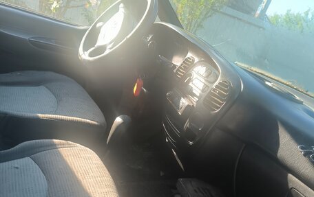 Hyundai H-1 II рестайлинг, 2005 год, 700 000 рублей, 4 фотография
