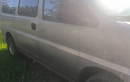Hyundai H-1 II рестайлинг, 2005 год, 700 000 рублей, 2 фотография