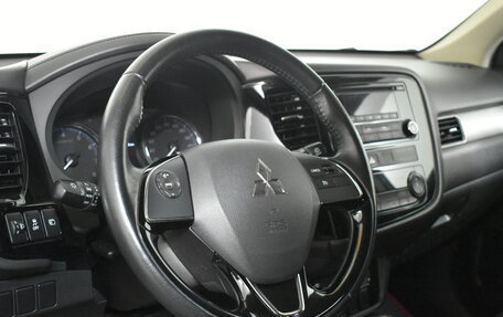 Mitsubishi Outlander III рестайлинг 3, 2017 год, 1 949 000 рублей, 9 фотография