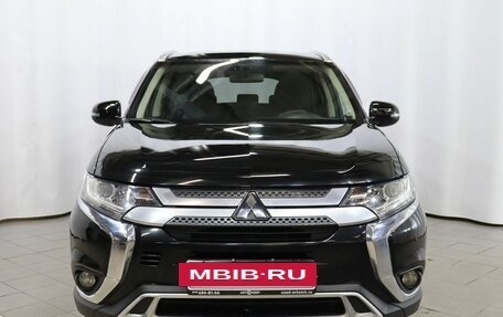 Mitsubishi Outlander III рестайлинг 3, 2018 год, 1 869 000 рублей, 2 фотография