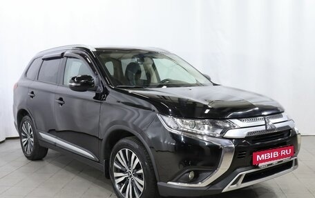 Mitsubishi Outlander III рестайлинг 3, 2018 год, 1 869 000 рублей, 3 фотография