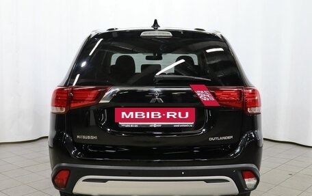 Mitsubishi Outlander III рестайлинг 3, 2018 год, 1 869 000 рублей, 5 фотография