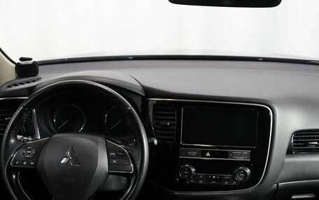 Mitsubishi Outlander III рестайлинг 3, 2018 год, 1 869 000 рублей, 13 фотография