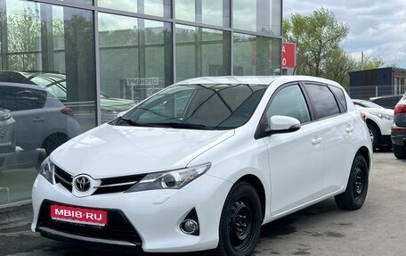 Toyota Auris II, 2013 год, 1 099 000 рублей, 1 фотография