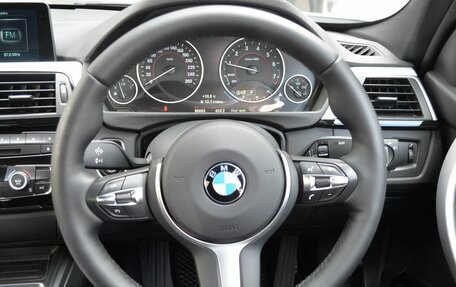 BMW 3 серия, 2017 год, 1 850 000 рублей, 13 фотография