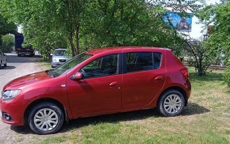 Renault Sandero II рестайлинг, 2014 год, 700 000 рублей, 3 фотография