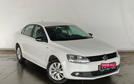 Volkswagen Jetta VI, 2013 год, 895 000 рублей, 3 фотография