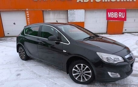 Opel Astra J, 2011 год, 700 000 рублей, 2 фотография