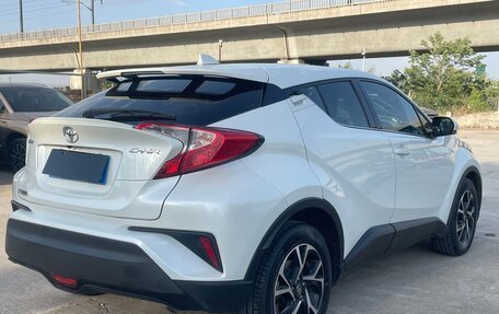 Toyota C-HR I рестайлинг, 2020 год, 1 990 000 рублей, 4 фотография