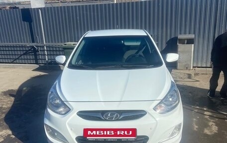Hyundai Solaris II рестайлинг, 2013 год, 900 000 рублей, 2 фотография