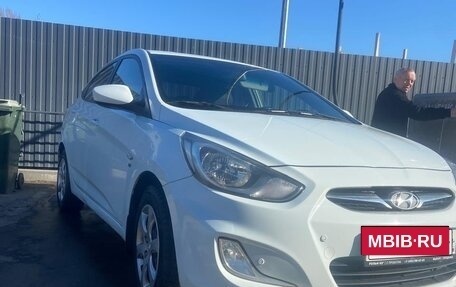 Hyundai Solaris II рестайлинг, 2013 год, 900 000 рублей, 3 фотография