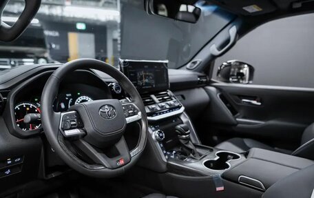 Toyota Land Cruiser, 2024 год, 17 фотография