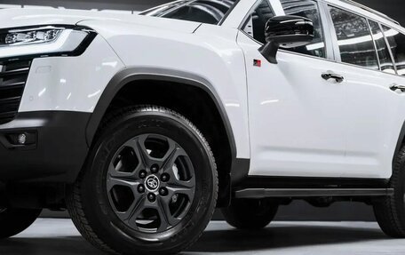 Toyota Land Cruiser, 2024 год, 14 фотография