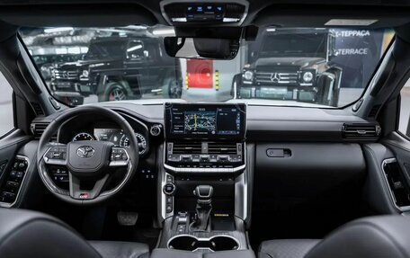 Toyota Land Cruiser, 2024 год, 16 фотография