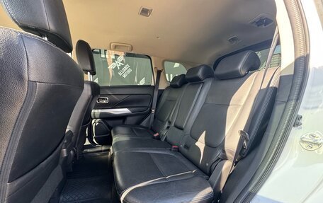 Mitsubishi Outlander III рестайлинг 3, 2016 год, 1 799 000 рублей, 11 фотография