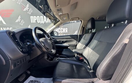 Mitsubishi Outlander III рестайлинг 3, 2016 год, 1 799 000 рублей, 10 фотография