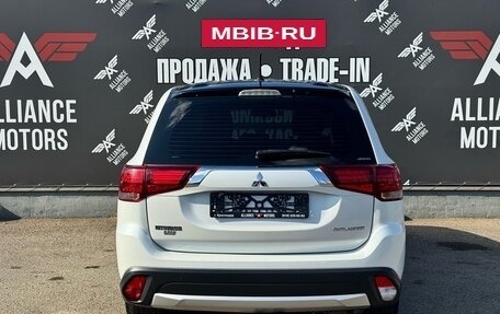Mitsubishi Outlander III рестайлинг 3, 2016 год, 1 799 000 рублей, 5 фотография