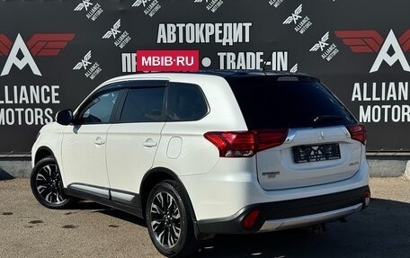 Mitsubishi Outlander III рестайлинг 3, 2016 год, 1 799 000 рублей, 4 фотография