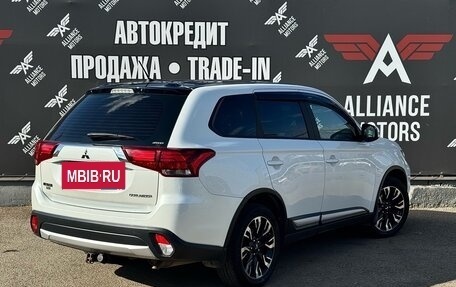 Mitsubishi Outlander III рестайлинг 3, 2016 год, 1 799 000 рублей, 7 фотография