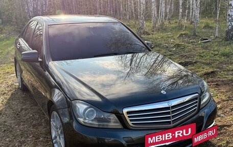 Mercedes-Benz C-Класс, 2011 год, 1 050 000 рублей, 2 фотография