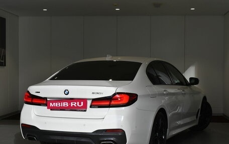 BMW 5 серия, 2021 год, 5 970 000 рублей, 2 фотография